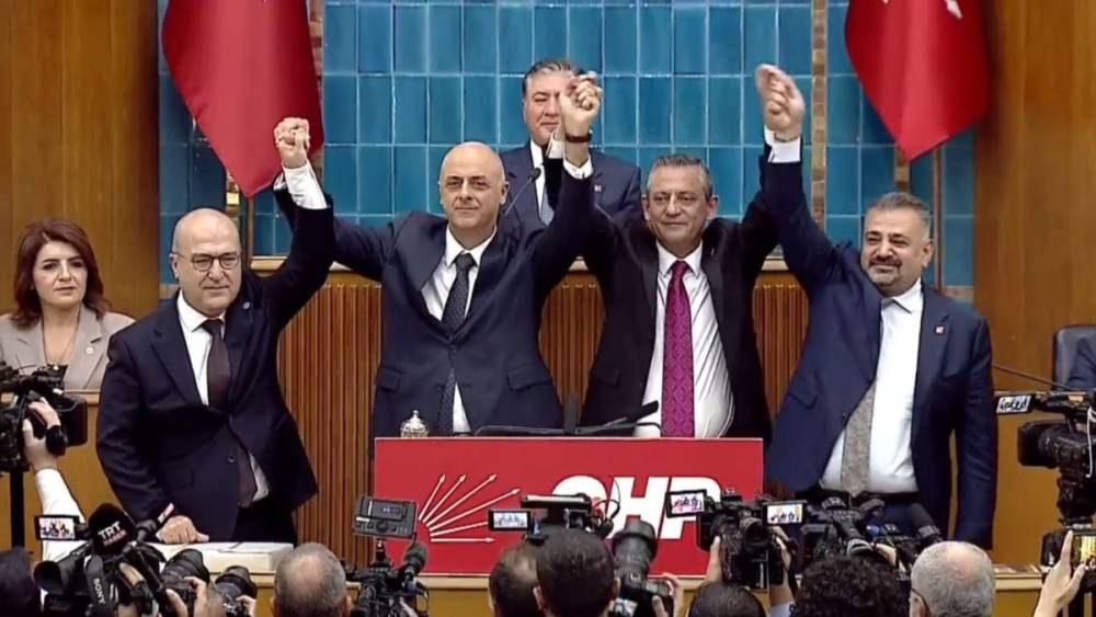 İYİ Parti’den istifa eden Ümit Özlale CHP’ye katıldı 