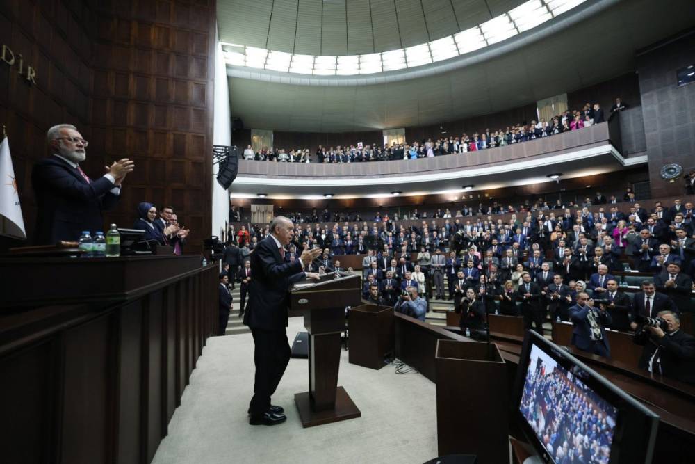 13 Belediye Başkanı AK Parti’ye geçti: Cumhurbaşkanı Erdoğan rozet taktı 