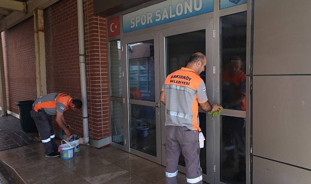 Bakırköy Belediyesi'nden okullara temizlik görevlisi desteği