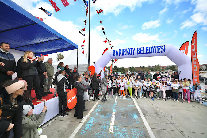 BAKIRKÖY’DE ‘ÖĞRETMENLER GÜNÜ KOŞUSU’ DÜZENLENDİ